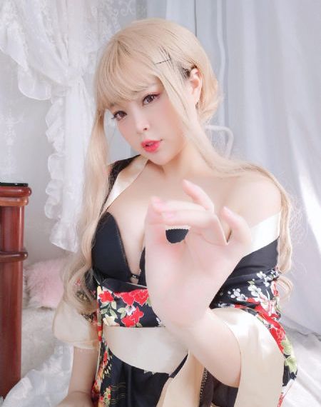 国产成人精品综合久久久免费观看_十万网红美女美酱