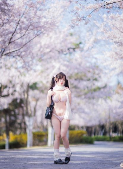 欧美日韩亚洲丝袜制服_超清超清在线观看